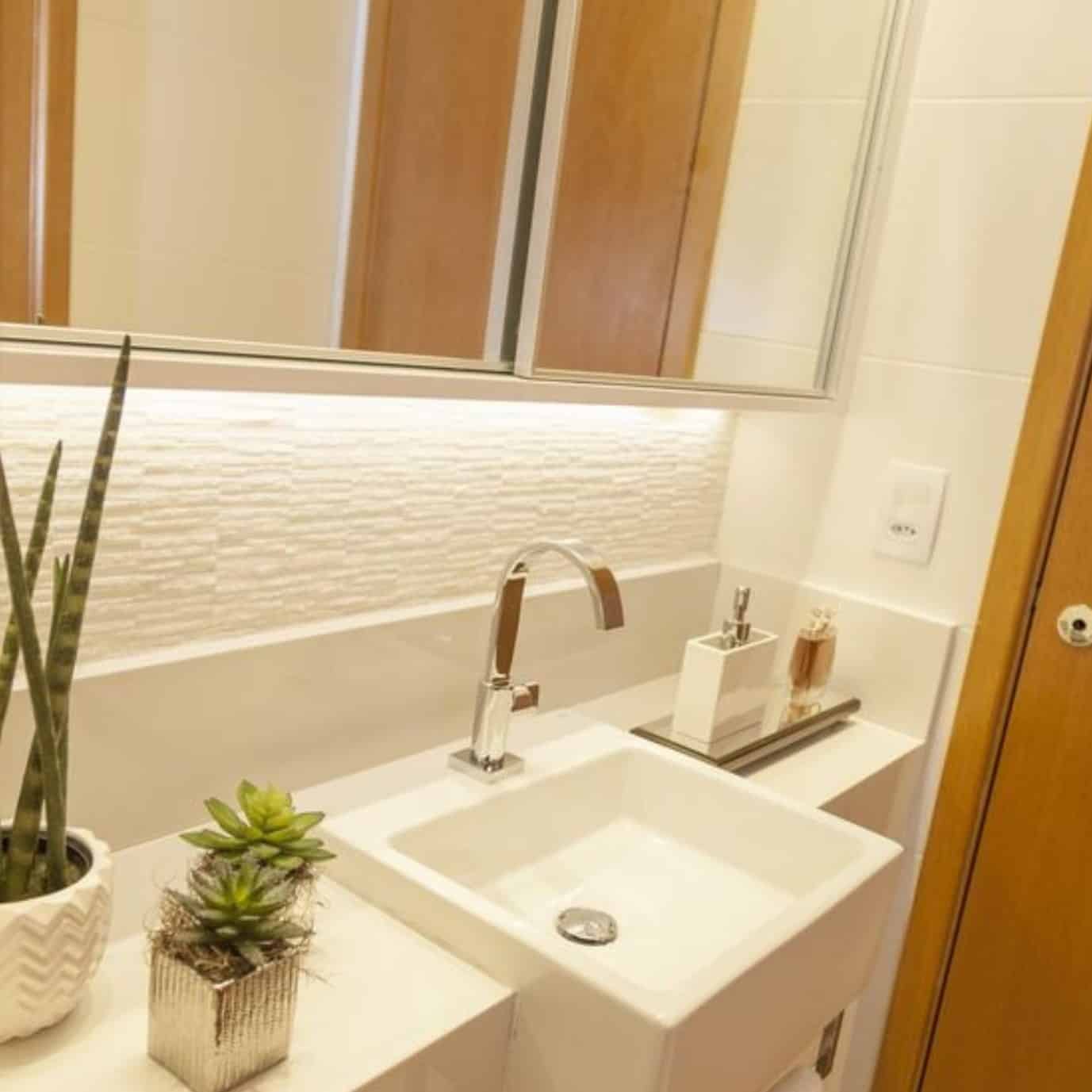 Torneira para Banheiro Lavatório de Mesa Bica Slim Móvel Cromada